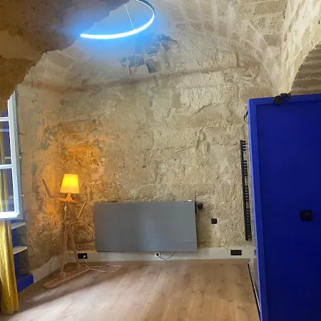 Le 32 * Uzes