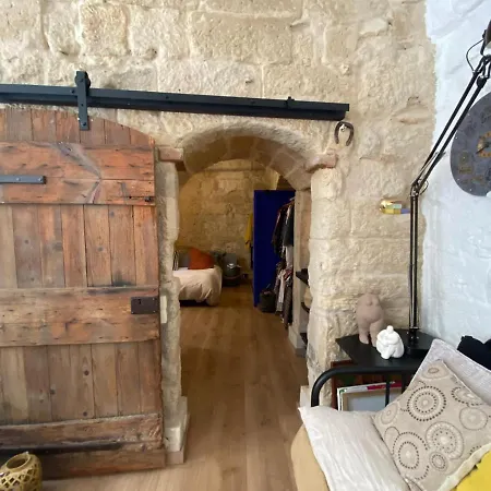 Le 32 Uzes